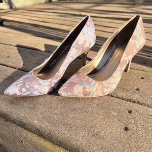 BCBGeneration Floral Pumps Size 6 and 1/2